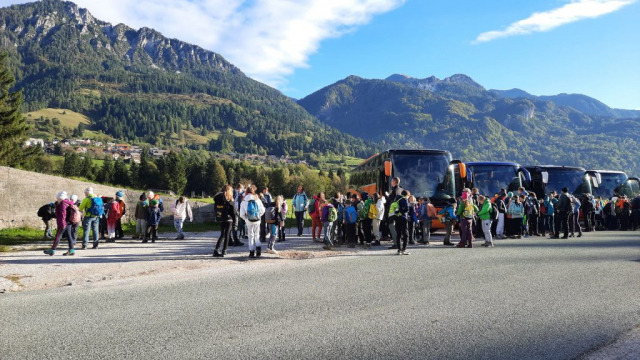 mlajši sem starejši tja